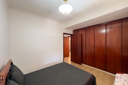 Casa de condomínio à venda com 356m², 4 quartos e 5 vagas Casa de condomínio à venda com 356m², 4 quartos e 5 vagasQuarto 1