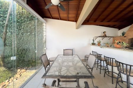Casa de condomínio à venda com 356m², 4 quartos e 5 vagas Casa de condomínio à venda com 356m², 4 quartos e 5 vagasEspaço Gourmet