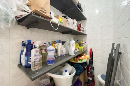 Casa de condomínio à venda com 356m², 4 quartos e 5 vagas Casa de condomínio à venda com 356m², 4 quartos e 5 vagasDespensa