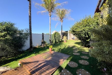 Casa de condomínio à venda com 356m², 4 quartos e 5 vagas Casa de condomínio à venda com 356m², 4 quartos e 5 vagasQuintal
