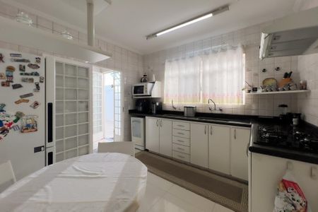 Casa de condomínio à venda com 356m², 4 quartos e 5 vagas Casa de condomínio à venda com 356m², 4 quartos e 5 vagasCozinha