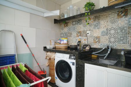 Área de Serviço de casa para alugar com 3 quartos, 360m² em Santa Paula, Maricá