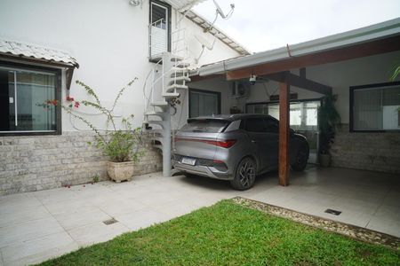 Área externa de casa para alugar com 3 quartos, 360m² em Santa Paula, Maricá