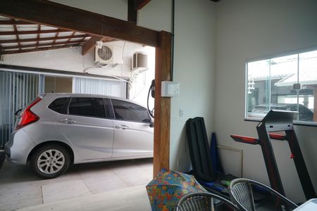Área externa de casa para alugar com 3 quartos, 360m² em Santa Paula, Maricá