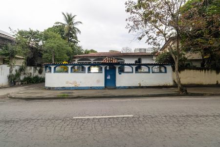 Fachada de casa para alugar com 4 quartos, 150m² em Campo Grande, Rio de Janeiro