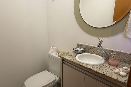 Lavabo de apartamento para alugar com 2 quartos, 75m² em Embaré, Santos