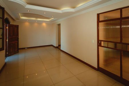 Casa para alugar com 3 quartos, 199m² em Planalto, Belo Horizonte