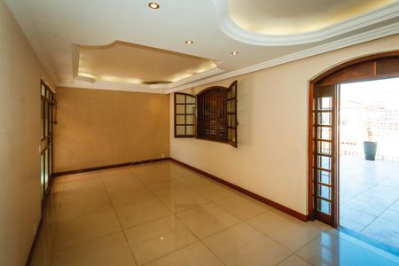 Casa para alugar com 3 quartos, 199m² em Planalto, Belo Horizonte