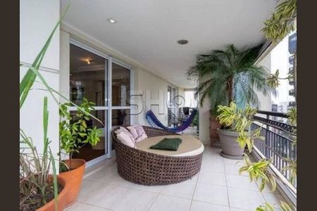 Apartamento à venda com 212m², 3 quartos e 3 vagas