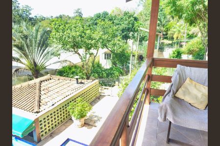 Casa à venda com 1700m², 4 quartos e 3 vagas Casa à venda com 1700m², 4 quartos e 3 vagasVaranda