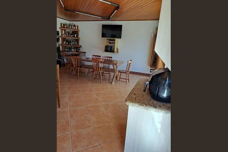 Casa à venda com 1700m², 4 quartos e 3 vagas Casa à venda com 1700m², 4 quartos e 3 vagasCozinha