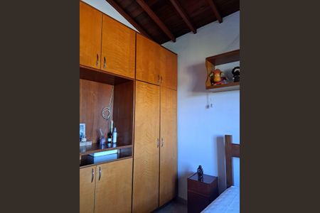 Casa à venda com 1700m², 4 quartos e 3 vagas Casa à venda com 1700m², 4 quartos e 3 vagasQuarto