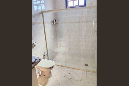 Casa à venda com 1700m², 4 quartos e 3 vagas Casa à venda com 1700m², 4 quartos e 3 vagasBanheiro