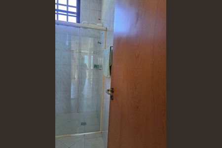 Casa à venda com 1700m², 4 quartos e 3 vagas Casa à venda com 1700m², 4 quartos e 3 vagasBanheiro