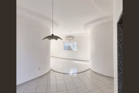 Casa para alugar com 432m², 3 quartos e 2 vagasSala