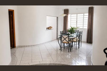 Casa para alugar com 432m², 3 quartos e 2 vagasSala