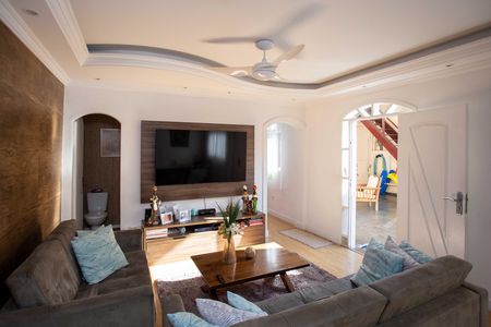 Casa para alugar com 442m², 4 quartos e 6 vagasSala de TV