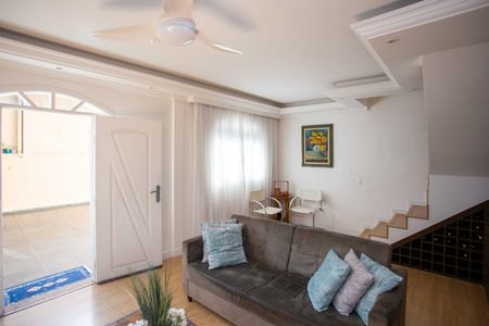 Casa para alugar com 442m², 4 quartos e 6 vagasSala de TV