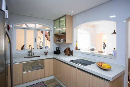 Casa para alugar com 442m², 4 quartos e 6 vagasCozinha