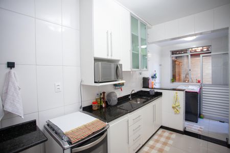 Apartamento à venda com 130m², 3 quartos e 2 vagas Apartamento à venda com 130m², 3 quartos e 2 vagasCozinha e Área de Serviço