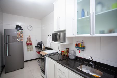 Apartamento à venda com 130m², 3 quartos e 2 vagas Apartamento à venda com 130m², 3 quartos e 2 vagasCozinha e Área de Serviço