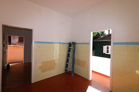 Casa à venda com 220m², 4 quartos e 1 vagaÁrea de serviço
