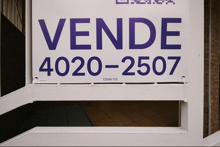 Casa à venda com 275m², 5 quartos e 2 vagasFachada