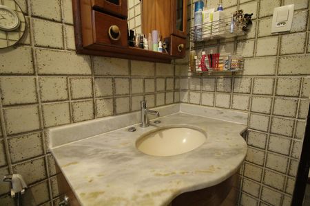 Casa à venda com 340m², 3 quartos e sem vagaBanheiro