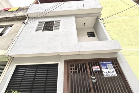 Casa à venda com 120m², 3 quartos e 1 vaga Casa à venda com 120m², 3 quartos e 1 vagaFachada