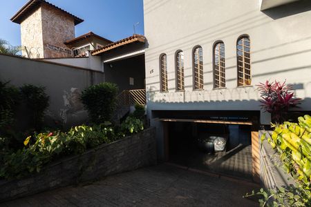 Casa à venda com 300m², 7 quartos e 5 vagas Casa à venda com 300m², 7 quartos e 5 vagasGaragem