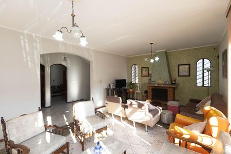 Casa à venda com 300m², 7 quartos e 5 vagas Casa à venda com 300m², 7 quartos e 5 vagasSala