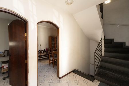 Casa à venda com 300m², 7 quartos e 5 vagas Casa à venda com 300m², 7 quartos e 5 vagasHall