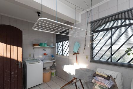 Casa à venda com 300m², 7 quartos e 5 vagas Casa à venda com 300m², 7 quartos e 5 vagasÁrea de Serviço