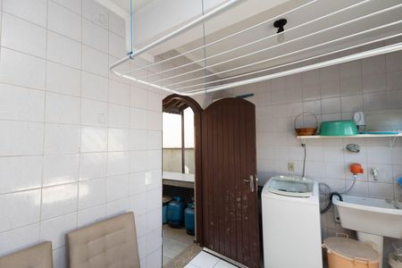 Casa à venda com 300m², 7 quartos e 5 vagas Casa à venda com 300m², 7 quartos e 5 vagasÁrea de Serviço