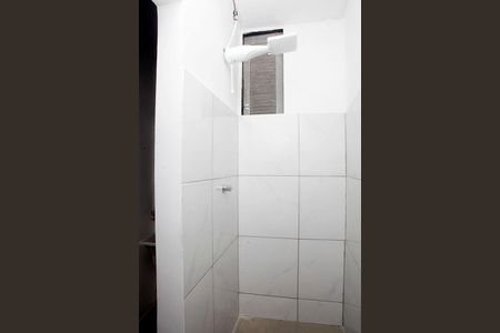 Banheiro de kitnet/studio para alugar com 1 quarto, 18m² em Centro Histórico, Porto Alegre