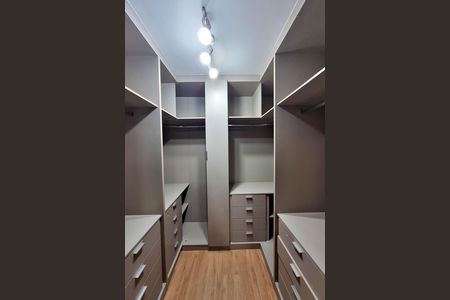 Apartamento para alugar com 175m², 3 quartos e 2 vagasCloset da suíte 2