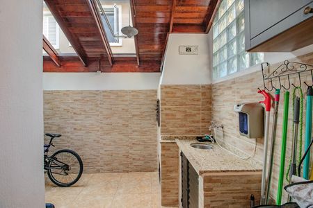 Casa de condomínio à venda com 72m², 3 quartos e 1 vagaÁrea de Serviço/ Espaço Gourmet