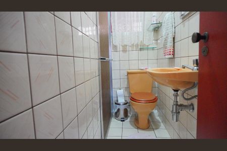 Banheiro 1 na sala  de casa à venda com 4 quartos, 207m² em Costa E Silva, Porto Alegre