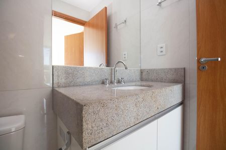 Banheiro da Suíte de apartamento para alugar com 1 quarto, 38m² em Shcgn 703, Brasília