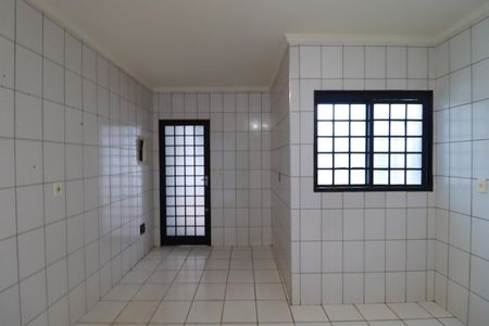 Cozinha  de apartamento para alugar com 2 quartos, 70m² em Vila Tiberio, Ribeirão Preto