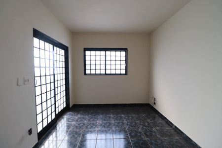 Sala de apartamento para alugar com 2 quartos, 70m² em Vila Tiberio, Ribeirão Preto