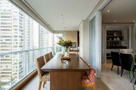 Apartamento à venda com 233m², 3 quartos e 4 vagas