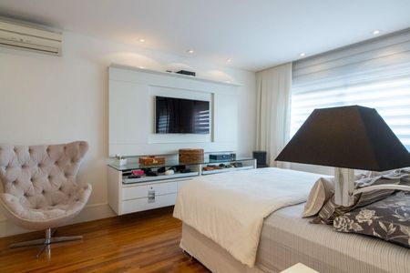 Apartamento à venda com 233m², 3 quartos e 4 vagas