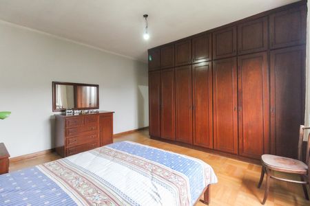 Casa à venda com 365m², 4 quartos e 3 vagas Casa à venda com 365m², 4 quartos e 3 vagasQuarto 1 - Suíte