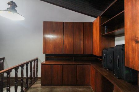 Casa à venda com 365m², 4 quartos e 3 vagas Casa à venda com 365m², 4 quartos e 3 vagasHall