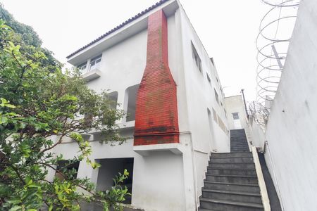 Casa à venda com 365m², 4 quartos e 3 vagas Casa à venda com 365m², 4 quartos e 3 vagasQuintal