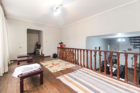 Casa à venda com 365m², 4 quartos e 3 vagas Casa à venda com 365m², 4 quartos e 3 vagasSala