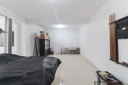 Casa à venda com 365m², 4 quartos e 3 vagas Casa à venda com 365m², 4 quartos e 3 vagasÁrea Externa Casa 2
