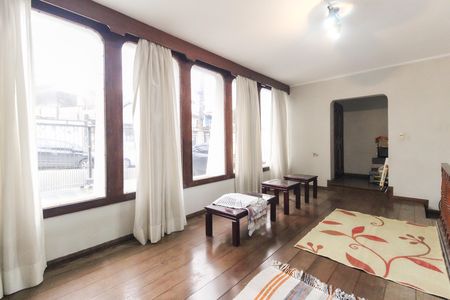 Casa à venda com 365m², 4 quartos e 3 vagas Casa à venda com 365m², 4 quartos e 3 vagasSala