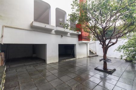 Casa à venda com 365m², 4 quartos e 3 vagas Casa à venda com 365m², 4 quartos e 3 vagasQuintal